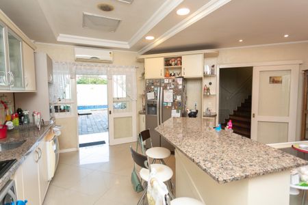 Casa à venda com 326m², 4 quartos e 2 vagas Casa à venda com 326m², 4 quartos e 2 vagasCozinha