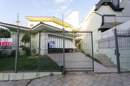 Casa à venda com 326m², 4 quartos e 2 vagas Casa à venda com 326m², 4 quartos e 2 vagasFachada