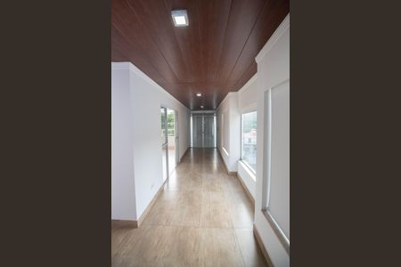 Casa para alugar com 435m², 5 quartos e 3 vagas Casa para alugar com 435m², 5 quartos e 3 vagasCorredor