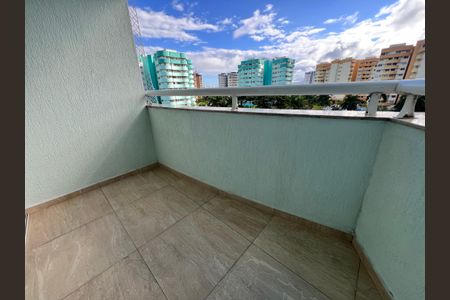 Apartamento à venda com 77m², 2 quartos e sem vagaVaranda - Sala