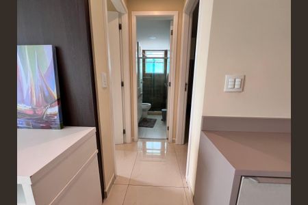 Apartamento à venda com 77m², 2 quartos e sem vagaCorredor