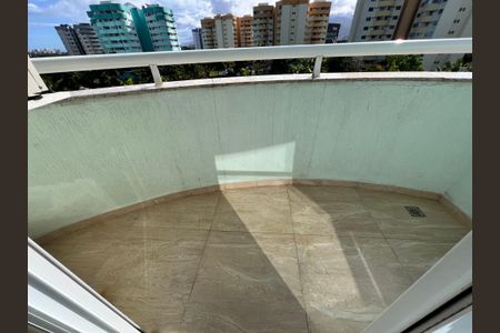 Apartamento à venda com 77m², 2 quartos e sem vagaVaranda - Suíte