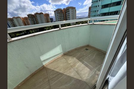 Apartamento à venda com 77m², 2 quartos e sem vagaVaranda - Suíte