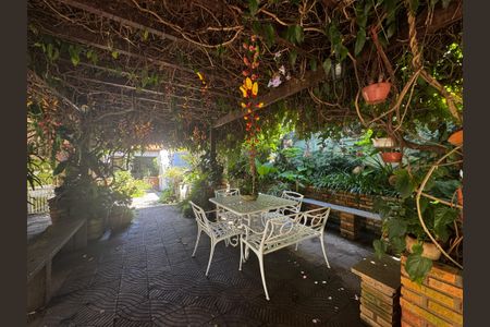 Casa à venda com 350m², 8 quartos e 2 vagas Casa à venda com 350m², 8 quartos e 2 vagasJardim