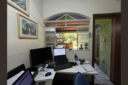 Casa à venda com 350m², 8 quartos e 2 vagas Casa à venda com 350m², 8 quartos e 2 vagasQuarto 8