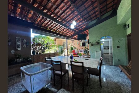 Casa à venda com 350m², 8 quartos e 2 vagas Casa à venda com 350m², 8 quartos e 2 vagasVaranda