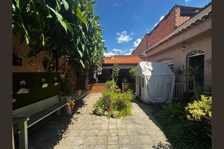 Casa à venda com 350m², 8 quartos e 2 vagas Casa à venda com 350m², 8 quartos e 2 vagasQuintal