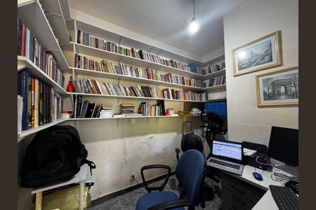 Casa à venda com 350m², 8 quartos e 2 vagas Casa à venda com 350m², 8 quartos e 2 vagasQuarto 8