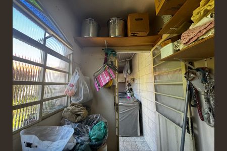 Casa à venda com 350m², 8 quartos e 2 vagas Casa à venda com 350m², 8 quartos e 2 vagasQuarto área de serviço