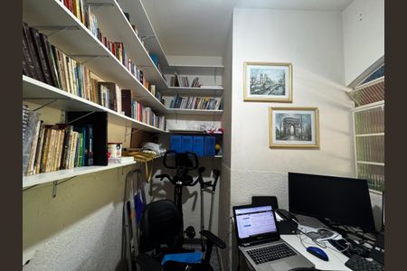 Casa à venda com 350m², 8 quartos e 2 vagas Casa à venda com 350m², 8 quartos e 2 vagasQuarto 8