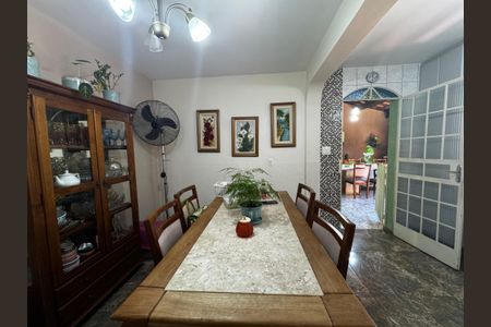 Casa à venda com 350m², 8 quartos e 2 vagas Casa à venda com 350m², 8 quartos e 2 vagasSala de Jantar