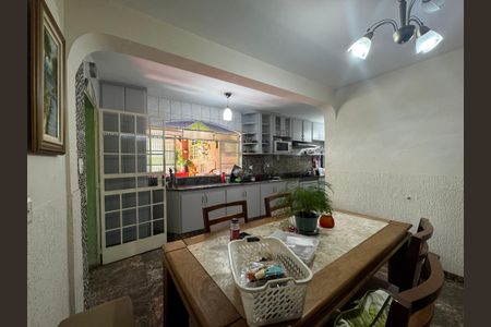 Casa à venda com 350m², 8 quartos e 2 vagas Casa à venda com 350m², 8 quartos e 2 vagasSala de Jantar