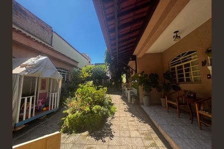 Casa à venda com 350m², 8 quartos e 2 vagas Casa à venda com 350m², 8 quartos e 2 vagasQuintal