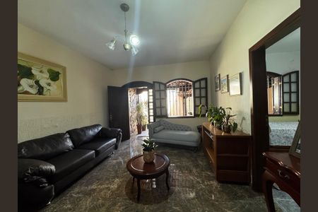 Casa à venda com 350m², 8 quartos e 2 vagas Casa à venda com 350m², 8 quartos e 2 vagasSala 1