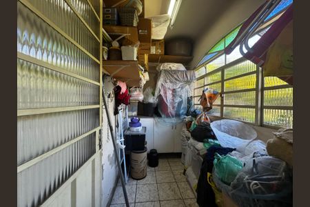 Casa à venda com 350m², 8 quartos e 2 vagas Casa à venda com 350m², 8 quartos e 2 vagasQuarto área de serviço