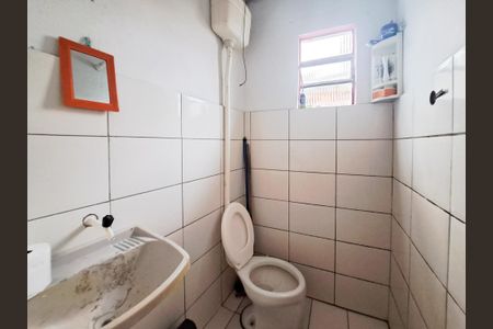 Casa à venda com 230m², 1 quarto e sem vaga Casa à venda com 230m², 1 quarto e sem vagaBanheiro