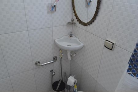 Casa à venda com 310m², 5 quartos e 4 vagasBanheiro 2