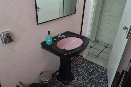 Casa à venda com 310m², 5 quartos e 4 vagasBanheiro 1