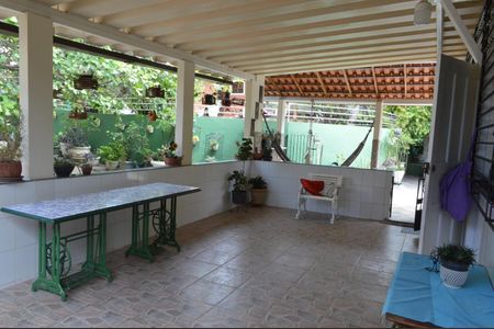 Casa à venda com 310m², 5 quartos e 4 vagasVaranda