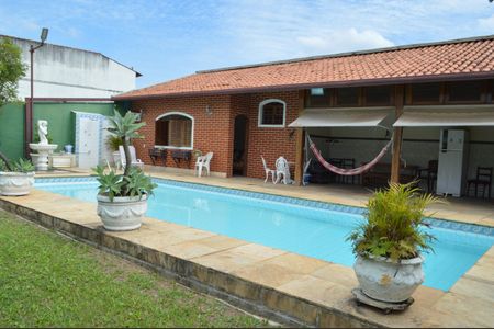 Casa à venda com 310m², 5 quartos e 4 vagasPiscina 