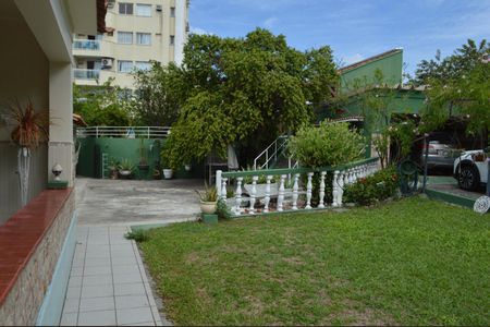 Casa à venda com 310m², 5 quartos e 4 vagasQuintal /Jardim 
