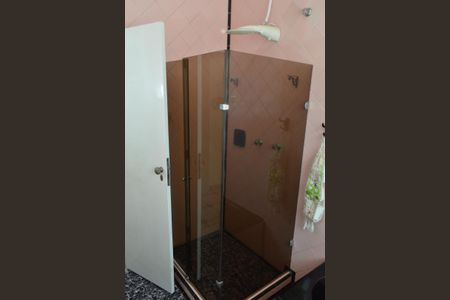 Casa à venda com 310m², 5 quartos e 4 vagasBanheiro 1