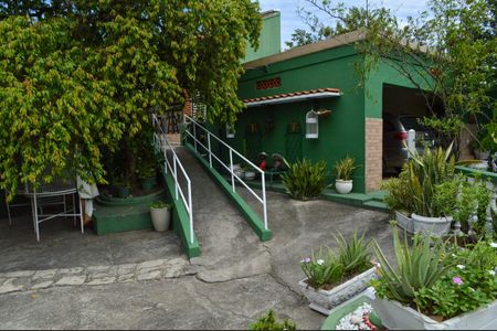 Casa à venda com 310m², 5 quartos e 4 vagasQuintal /Jardim 