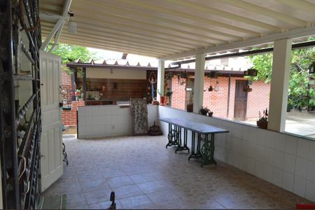 Casa à venda com 310m², 5 quartos e 4 vagasVaranda 