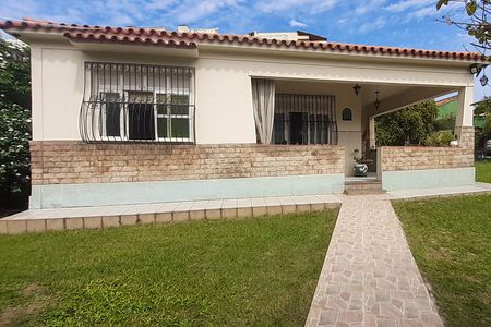 Casa à venda com 310m², 5 quartos e 4 vagasFachada