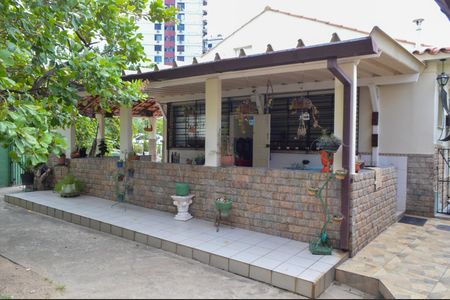 Casa à venda com 310m², 5 quartos e 4 vagasVaranda