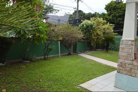 Casa à venda com 310m², 5 quartos e 4 vagasQuintal /Jardim 