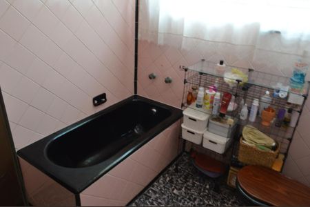 Casa à venda com 310m², 5 quartos e 4 vagasBanheiro 1