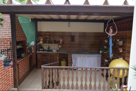 Casa à venda com 310m², 5 quartos e 4 vagasChurrasqueira