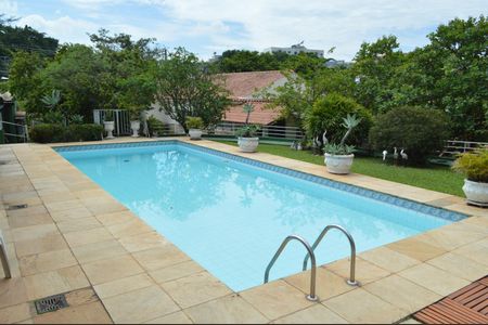 Casa à venda com 310m², 5 quartos e 4 vagasPiscina 