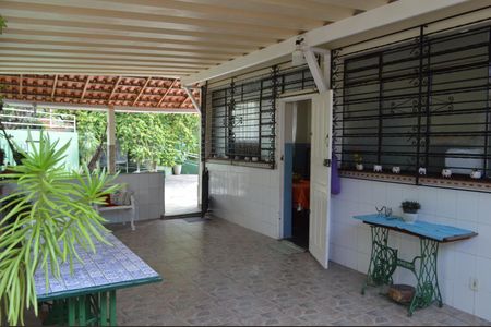 Casa à venda com 310m², 5 quartos e 4 vagasVaranda