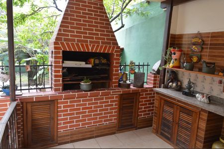 Casa à venda com 310m², 5 quartos e 4 vagasChurrasqueira