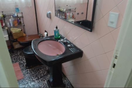 Casa à venda com 310m², 5 quartos e 4 vagasBanheiro 1