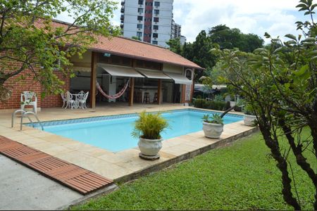 Casa à venda com 310m², 5 quartos e 4 vagasPiscina 