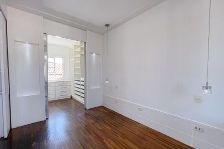 Casa de condomínio à venda com 100m², 2 quartos e 2 vagasSuíte