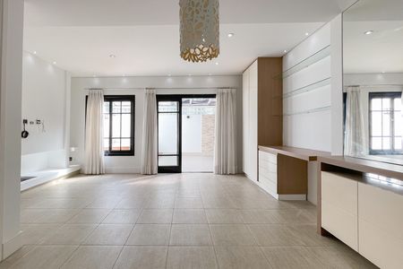 Casa de condomínio à venda com 100m², 2 quartos e 2 vagasSala