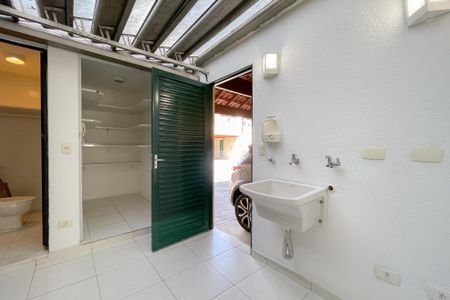 Casa de condomínio à venda com 100m², 2 quartos e 2 vagasÁrea de Serviço
