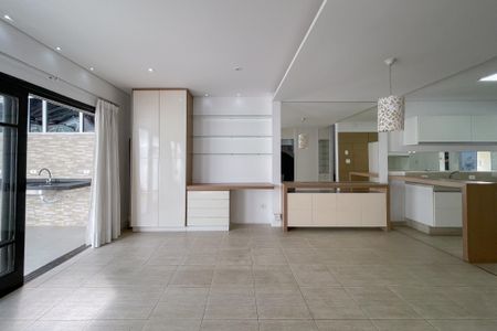 Casa de condomínio à venda com 100m², 2 quartos e 2 vagasSala