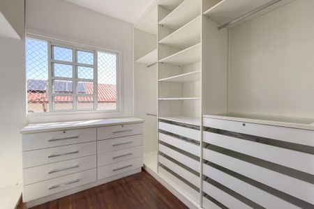 Casa de condomínio à venda com 100m², 2 quartos e 2 vagasCloset - Suíte