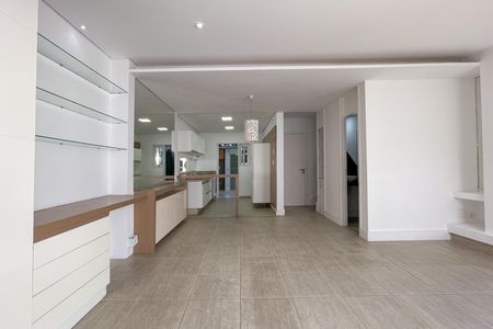 Casa de condomínio à venda com 100m², 2 quartos e 2 vagasSala