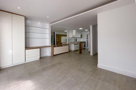 Casa de condomínio à venda com 100m², 2 quartos e 2 vagasSala