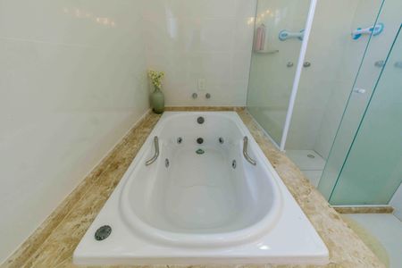 Casa de condomínio à venda com 400m², 3 quartos e 2 vagasBanheiro da Suíte 2