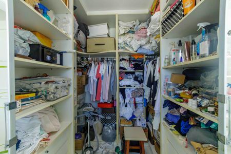 Casa de condomínio à venda com 400m², 3 quartos e 2 vagasSuíte 2 Closet