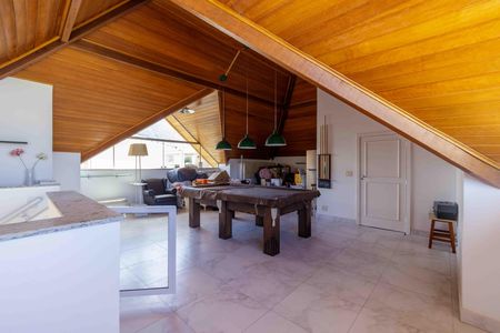 Casa de condomínio à venda com 400m², 3 quartos e 2 vagasSótão