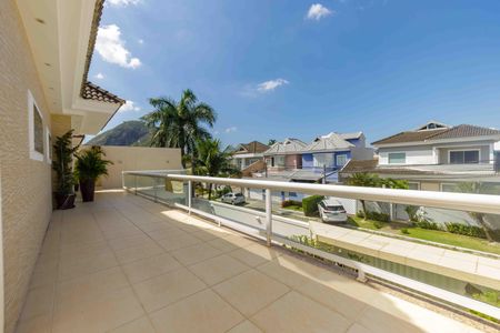 Casa de condomínio à venda com 400m², 3 quartos e 2 vagasVaranda