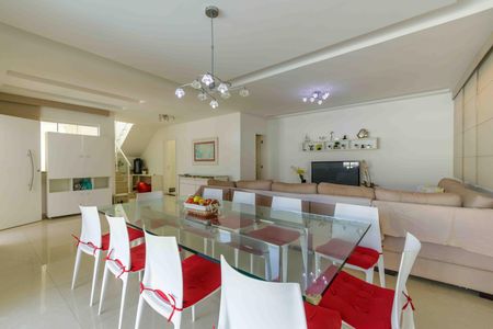 Casa de condomínio à venda com 400m², 3 quartos e 2 vagasSala